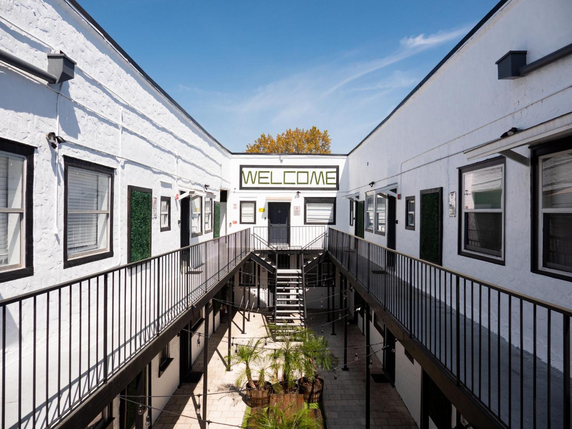Modern Westshore Тампа Екстериор снимка