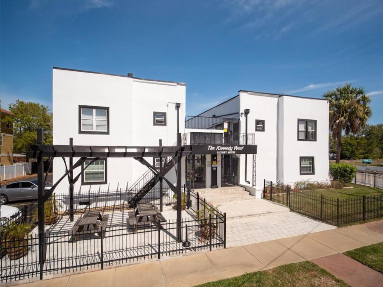 Modern Westshore Тампа Екстериор снимка